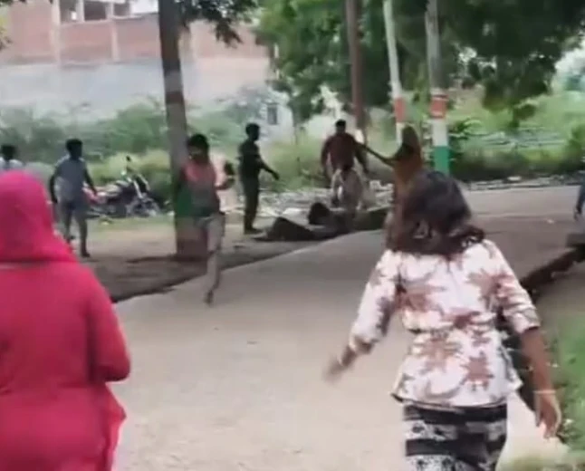 मंदिर में नोकझोंक के बाद दो गुटों में खूनी संघर्ष, गोली लगने से मासूम बच्ची घायल
