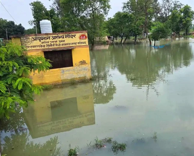 कायमगंज की तराई पर गंगा की बाढ़ का हमला, सिनौली समेत कई गांव जलमग्न; स्कूल, सचिवालय डूबे