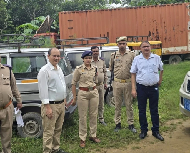 मैनपुरी में यातायात पुलिस का विशेष चेकिंग अभियान, 10 चालान और 5 गाड़ियां सीज