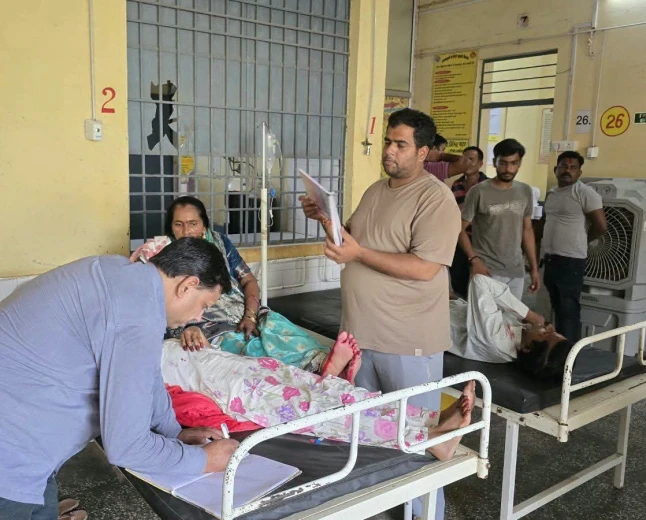 मोहम्मदाबाद सड़क हादसा: राखी मनाने जा रहे परिवार को कार ने मारी टक्कर
