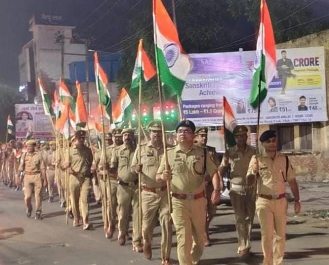 एटा पुलिस की भव्य तिरंगा यात्रा: हर घर तिरंगा अभियान का उत्साह