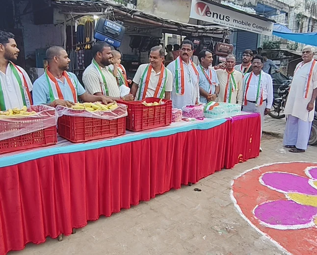 शिकोहाबाद में निकली भव्य तिरंगा यात्रा, गूंजे भारत माता के जयकारे