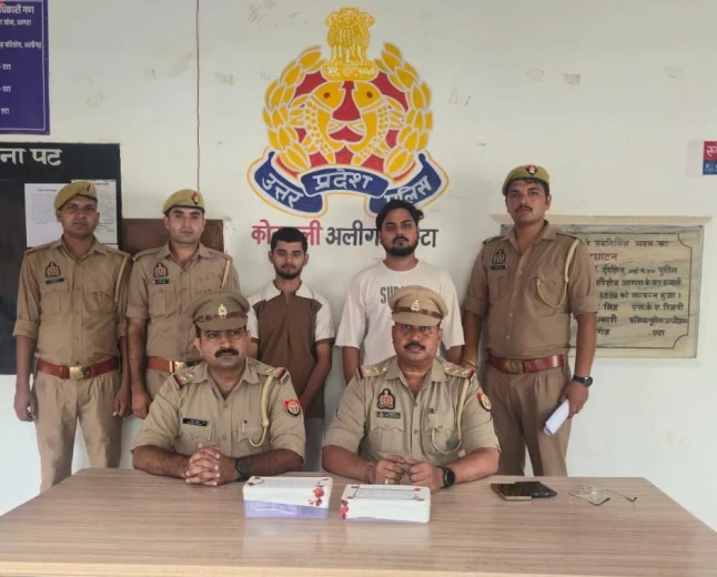 एटा में गल्ला आढ़त से हुई चोरी का खुलासा, दो आरोपी गिरफ्तार, रुपये बरामद