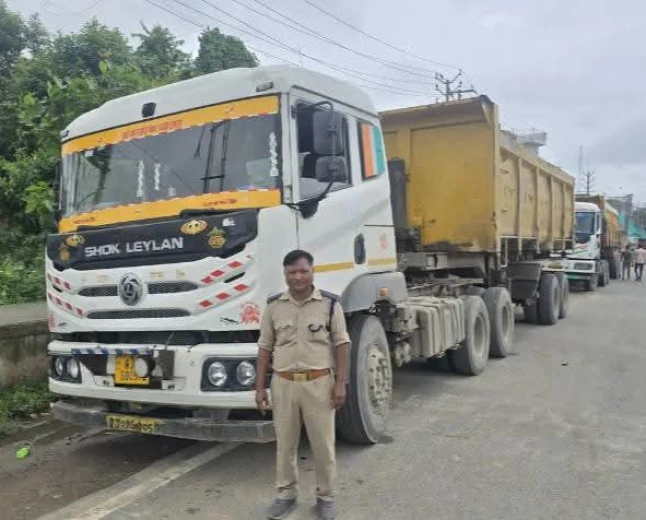 ओवरलोडिंग, टैक्स चोरी और अवैध संचालन पर परिवहन विभाग की बड़ी कार्रवाई, कई वाहन सीज