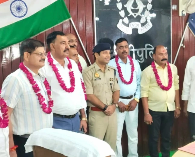 पुलिस लाइन में सेवानिवृत्त हुए 08 पुलिस कर्मियों को दी गई भावभीनी विदाई