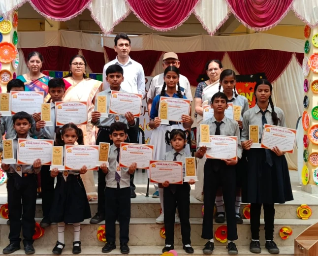 किरण पब्लिक स्कूल कायमगंज: वार्षिक पुरस्कार और शपथ ग्रहण समारोह संपन्न