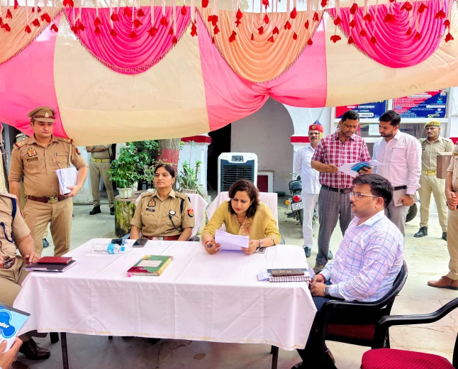 फर्रुखाबाद: थाना समाधान दिवस में डीएम-एसपी की सख्ती, शिकायतों पर त्वरित कार्रवाई