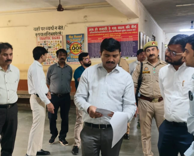 एआरटीओ कार्यालय का जिलाधिकारी अरविन्द सिंह ने किया औचक निरीक्षण, पारदर्शी एवं भ्रष्टाचारमुक्त व्यवस्था सुनिश्चित करने के दिए निर्देश