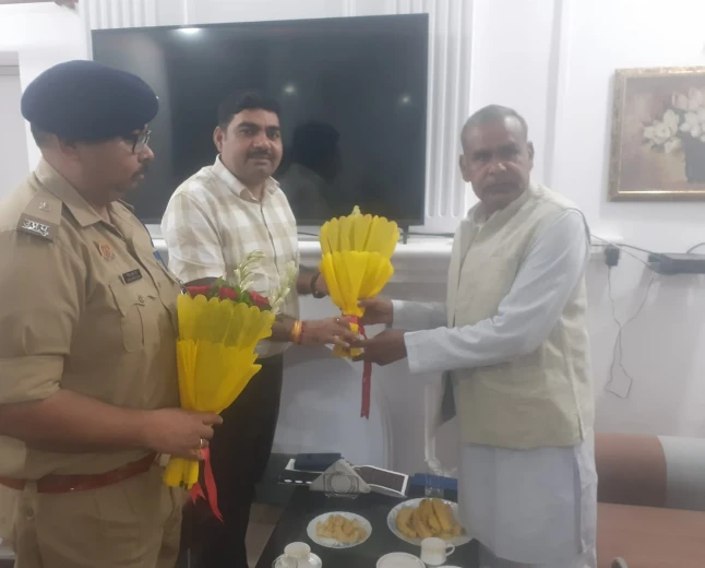फर्रुखाबाद: अनुसूचित जाति आयोग के सदस्य ने अधिकारियों को दिए सख्त निर्देश