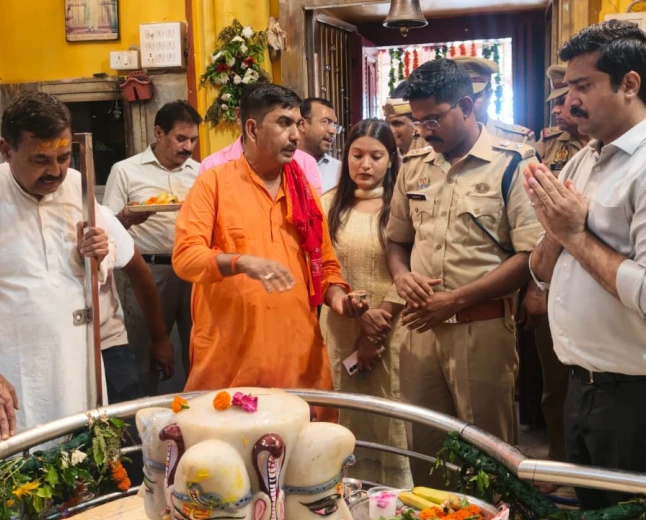 पवित्र श्रावण मास के प्रथम सोमवार को प्रमुख शिवालयों पर व्यवस्थाओं का डीएम-एसएसपी ने किया स्थलीय निरीक्षण