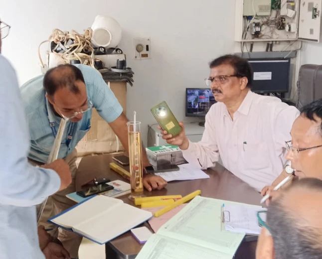 पेट्रोल पंपों पर प्रशासन की सख्त निगरानी, जांच में नहीं मिली कोई अनियमितता