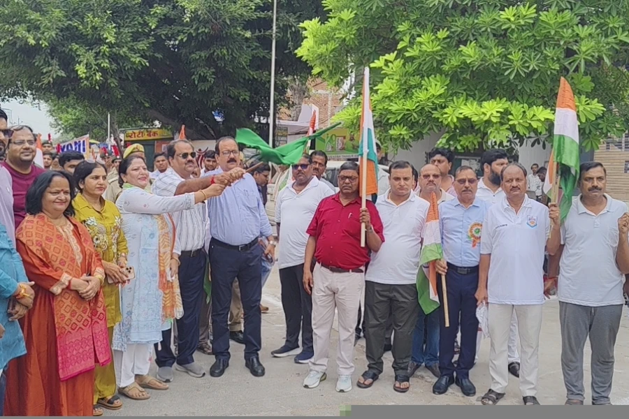 शिकोहाबाद में गूंजा एकता का संदेश, अमर उजाला ने निकाली भव्य ‘रन फॉर यूनिटी’ तिरंगा यात्रा