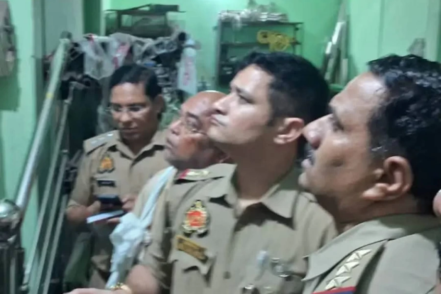 कायमगंज में दिनदहाड़े 8.55 लाख की लूट, मुनीम पर तमंचे की बट से हमला