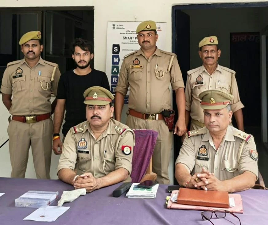 एटा पुलिस की बड़ी कार्रवाई: आपराधिक विश्वासघात के आरोपी को अवैध असलहे के साथ किया गिरफ्तार