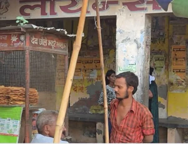 कायमगंज: यात्री प्रतीक्षालय बना अतिक्रमण का अड्डा, बदहाल व्यवस्था पर सवाल