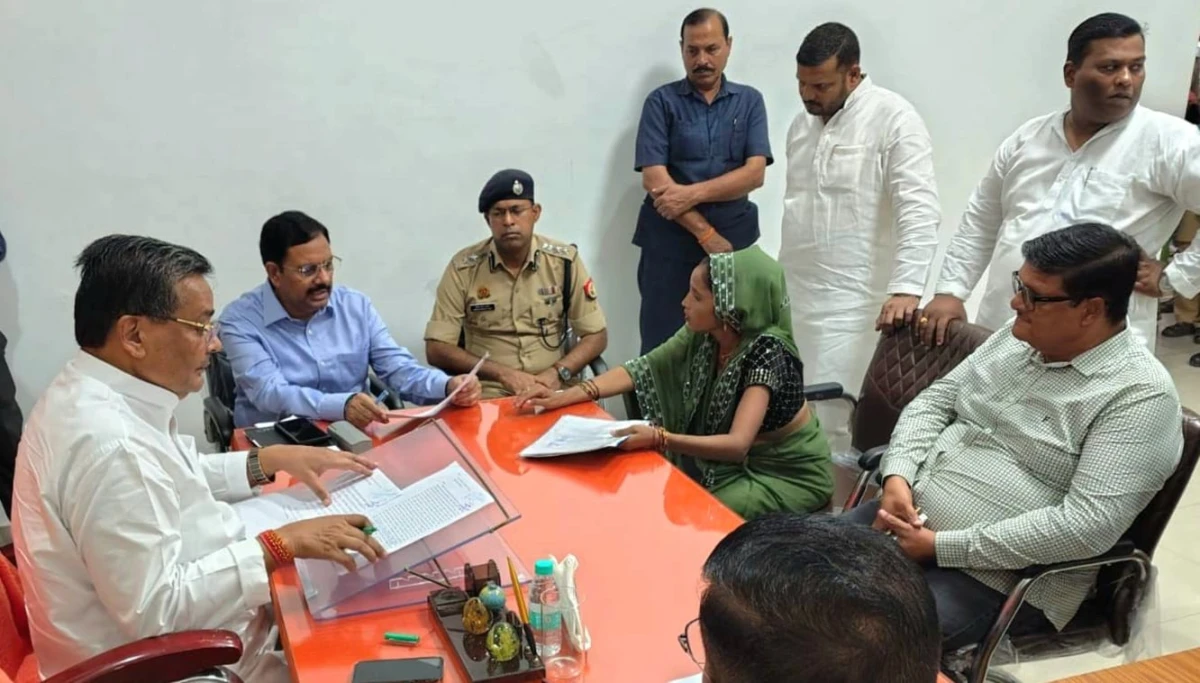 मैनपुरी में मंत्री जयवीर सिंह ने जन-सुनवाई में दिए सख्त निर्देश