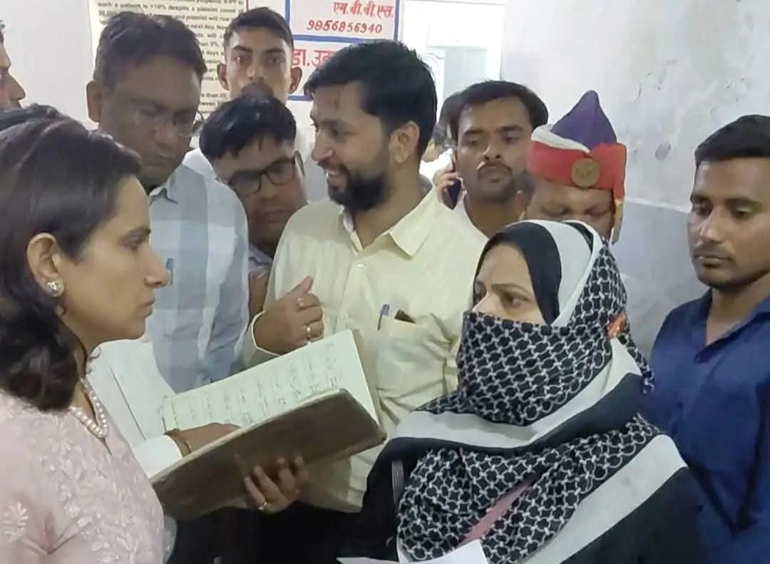 फर्रुखाबाद: लोहिया अस्पताल में डीएम का औचक निरीक्षण, सुधरी व्यवस्था