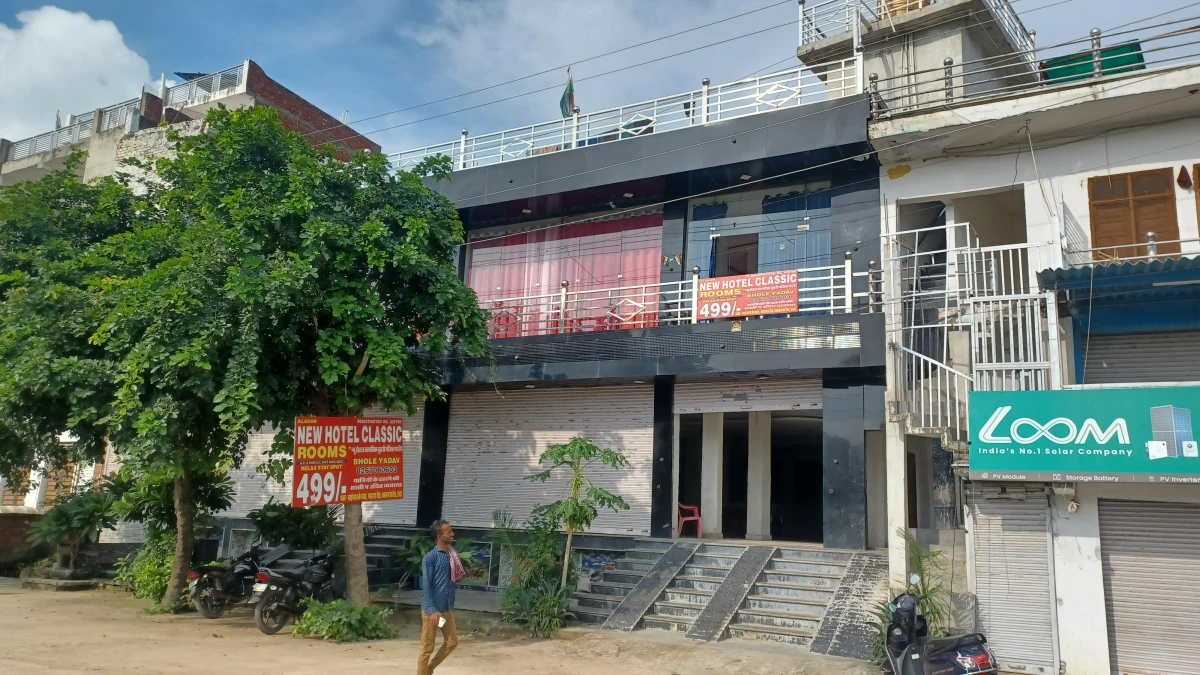 सीलिंग के बाद न्यू होटल क्लासिक ओयो में कथित गतिविधियों का बोलबाला