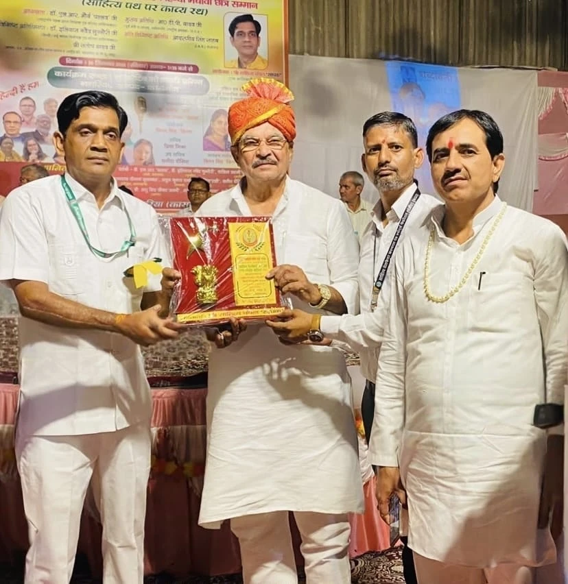 हिन्दी की नि:स्वार्थ सेवा कोई पं० साहित्य चंचल 'साधक' से सीखे...डी.पी.यादव