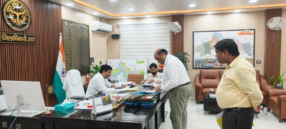एटा: विकास परियोजनाओं की बाधाएं दूर करने के लिए डीएम सख्त