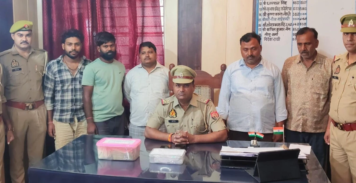 एटा: जुआ खेलते पांच गिरफ्तार, 1.40 लाख रुपये बरामद