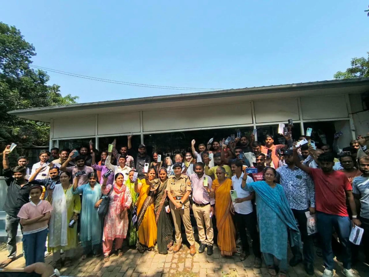 फतेहगढ़ पुलिस की बड़ी उपलब्धि: 35 लाख के 151 गुमशुदा मोबाइल बरामद