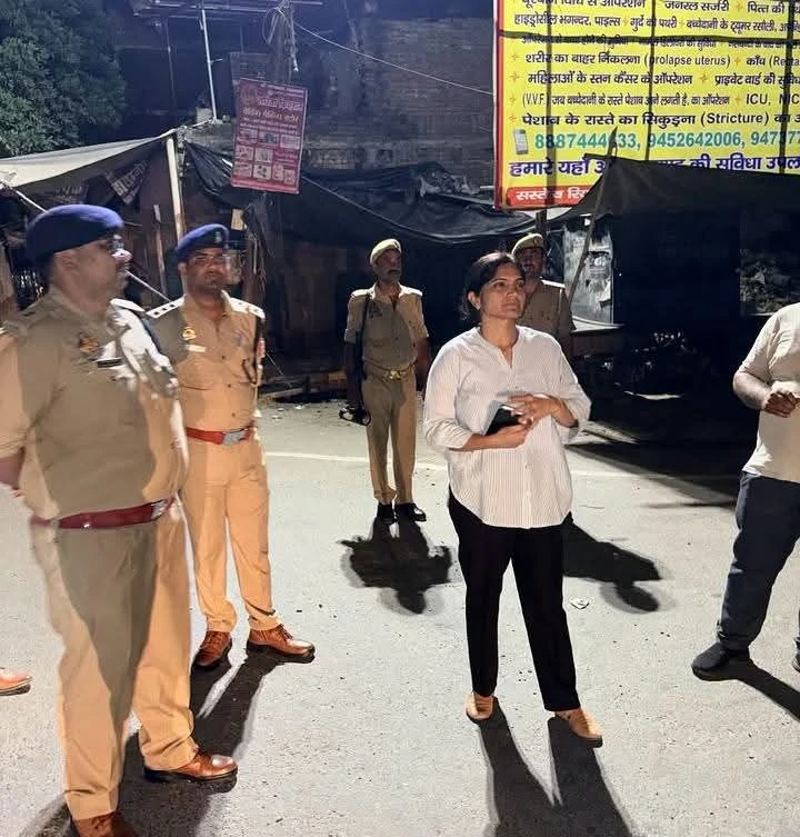 फतेहगढ़: एसपी आरती सिंह का आधी रात को औचक निरीक्षण, सुरक्षा व्यवस्था सख्त