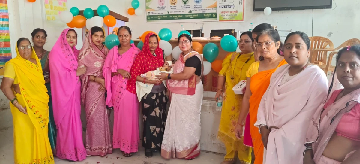Kasganj news सेवा संकल्प अभियान के तहत आंगन मिलन उत्सव आयोजित, आंगनबाड़ी कार्यकर्ताओं का हुआ सम्मान