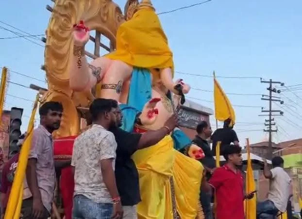 फर्रुखाबाद में गणेश चतुर्थी की धूम: बाजारों में उमड़ी श्रद्धालुओं की भीड़