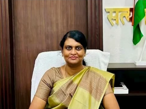 एटा डीएम अरविंद सिंह का तबादला अरुनमोली बनी डीएम