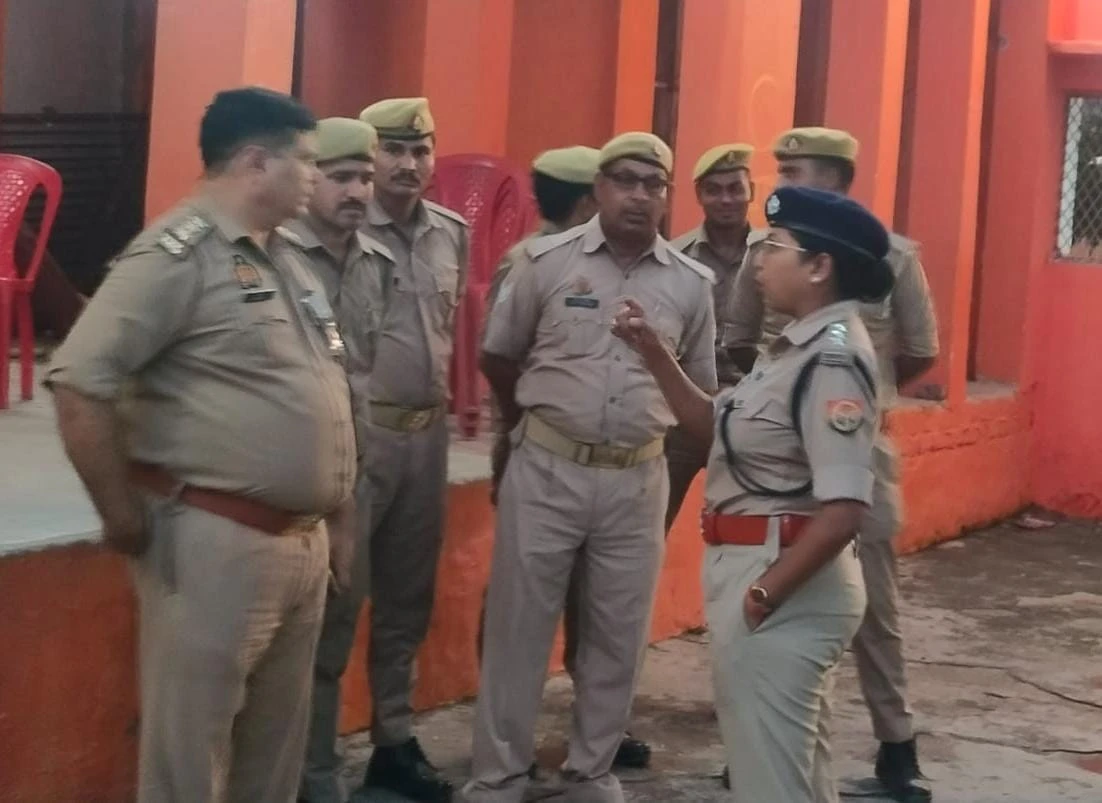एटा: देव छठ मेला सुरक्षा व्यवस्था का सीओ नगर ने किया निरीक्षण