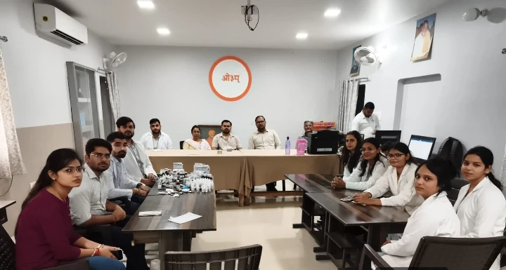 अर्श गुरुकुल एटा में स्वास्थ्य शिविर: विद्यार्थियों के लिए विशेष पहल