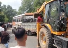रोडवेज बस और मैक्स पिकअप की आमने-सामने भिड़ंत, चालक की मौत