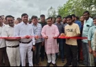 Kasganj news अमाँपुर विधायक हरिओम वर्मा ने आरसीसी कार्य का फीता काटकर व नारियल फोड़कर कर किया उद्घाटन