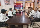 Kasganj news शहीद सैनिकों की स्मृति में मासिक सैनिक बंधु बैठक आयोजित।