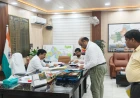 एटा: विकास परियोजनाओं की बाधाएं दूर करने के लिए डीएम सख्त