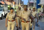 एटा: जन्माष्टमी सुरक्षा के लिए पुलिस का फ्लैग मार्च और सख्त चेकिंग