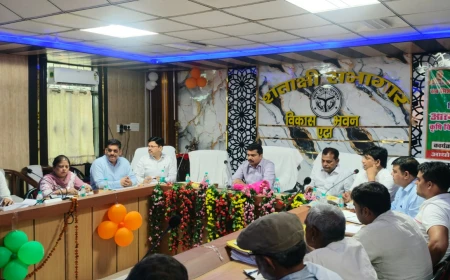कस्टम हायरिंग सेंटरों को सशक्त कर किसानों तक पहुंचाएं आधुनिक कृषि यंत्र - जिलाधिकारी
