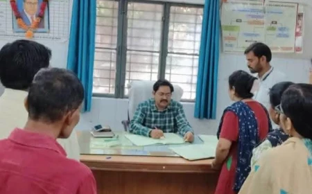 फर्रुखाबाद: सीएमओ की छापेमारी, ड्यूटी से गायब मिले स्वास्थ्यकर्मी
