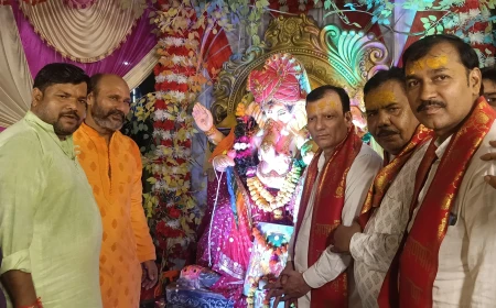जयकारों से गूंजा लोहे वाली गोदाम, विधि-विधान से विराजे गणपति बप्पा