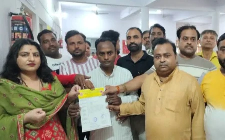 यूपीआई ट्रांजैक्शन शुल्क पर व्यापारियों का विरोध, डीएम को सौंपा ज्ञापन