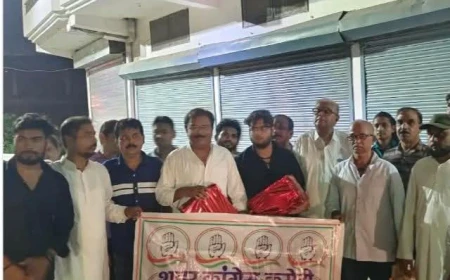 फर्रुखाबाद: यूपीआई शुल्क के विरोध में कांग्रेस का अनोखा प्रदर्शन