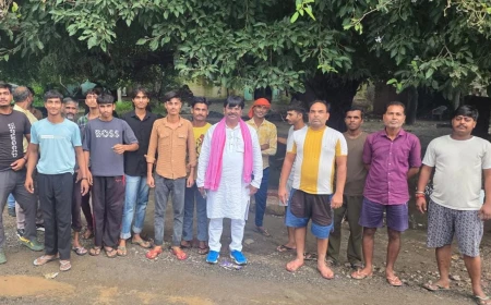 Kasganj news तराई क्षेत्र के गांवों में लोगों से मुलाकात कर ठा.धीरेन्द्र तोमर ने जाना उनका हाल