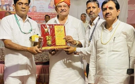 हिन्दी की नि:स्वार्थ सेवा कोई पं० साहित्य चंचल 'साधक' से सीखे...डी.पी.यादव