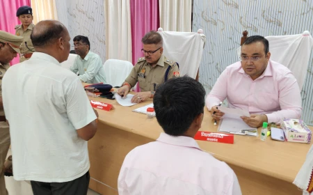 Kasganj news जिलाधिकारी एवं पुलिस अधीक्षक की अध्यक्षता में तहसील कासगंज में हुआ सम्पूर्ण समाधान दिवस का आयोजन, 18 प्रार्थना पत्र प्राप्त, 04 का मौके पर ही निस्तारित
