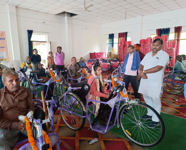 एटा में सेवा संकल्प अभियान: दिव्यांगजनों को मिले आधुनिक सहायक उपकरण