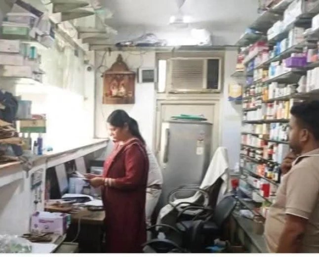 मेडिकल स्टोरों पर छापा, आठ दवाओं के सैंपल से मचा हड़कंप