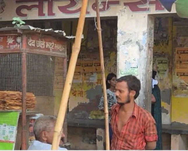 कायमगंज: यात्री प्रतीक्षालय बना अतिक्रमण का अड्डा, बदहाल व्यवस्था पर सवाल
