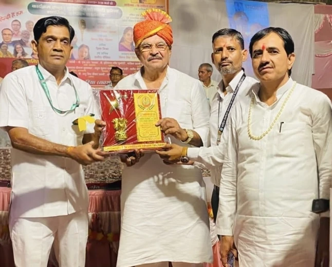हिन्दी की नि:स्वार्थ सेवा कोई पं० साहित्य चंचल 'साधक' से सीखे...डी.पी.यादव
