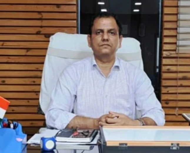 संतोष बहादुर सिंह ने मैनपुरी के मुख्य विकास अधिकारी के रूप में कार्यभार संभाला